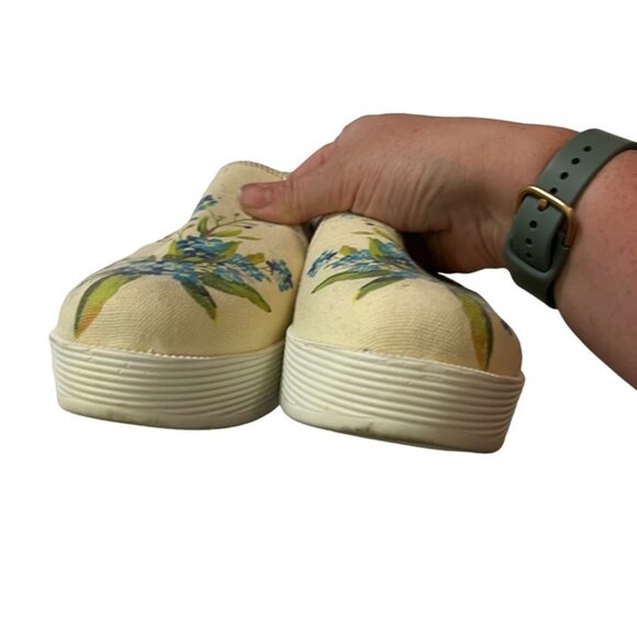 Goby flats Women's 38 US 7.5 white beige blue floral print canvas round toe - Picture 3 of 9
